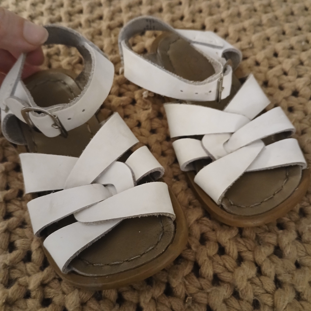 Girls White Salt Water Sandals Size 7